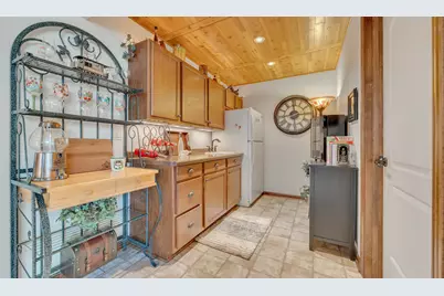 436  Maple Leaf Ct, Manitowoc, WI 54220 - Photo 23