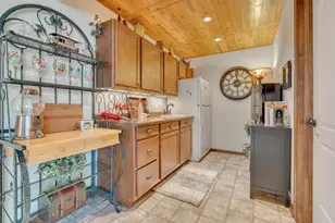 436 Maple Leaf Ct, Manitowoc, WI 54220 - Photo 23