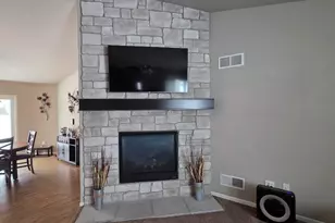 503 Pine Hollow Pl, Watertown, WI 53094 - Photo 5