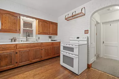 2319 E Eden Pl, Saint Francis, WI 53235 - Photo 9