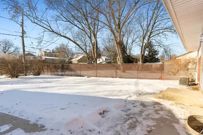 1001 E Doty Pl, Milwaukee, WI 53207 - Photo 25