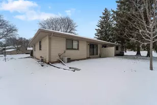 11015 N Balsam Tree Ct, Mequon, WI 53092 - Photo 23