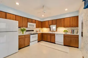 11015 N Balsam Tree Ct, Mequon, WI 53092 - Photo 7