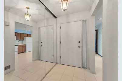 11015 N Balsam Tree Ct, Mequon, WI 53092 - Photo 5