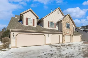 2252 W Vista Bella Dr, Oak Creek, WI 53154 - Photo 15