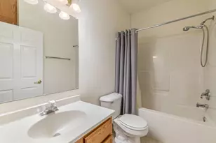 2252 W Vista Bella Dr, Oak Creek, WI 53154 - Photo 11