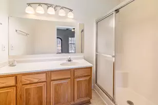 2252 W Vista Bella Dr, Oak Creek, WI 53154 - Photo 9