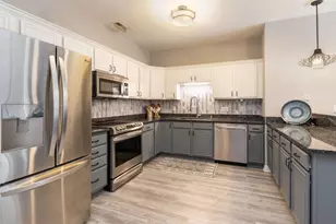 2252 W Vista Bella Dr, Oak Creek, WI 53154 - Photo 7