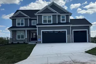 N56W20719 Muirfield Dr, Menomonee Falls, WI 53051 - Photo 1