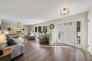 946 Shabbona Dr, Fontana, WI 53125 - Photo 3