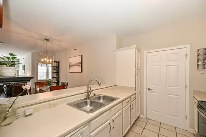 6995 S Riverwood Blvd #210, Franklin, WI 53132 - Photo 9
