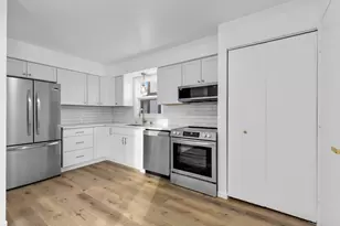 5325 Somerset Ln, Greenfield, WI 53221 - Photo 11