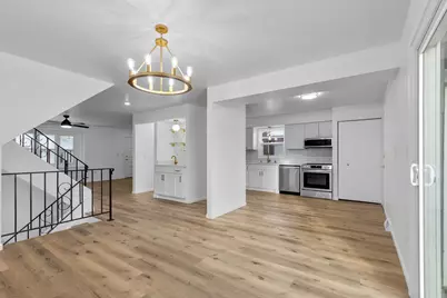 5325  Somerset Ln, Greenfield, WI 53221 - Photo 9