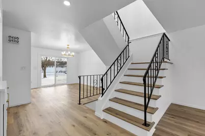 5325  Somerset Ln, Greenfield, WI 53221 - Photo 7