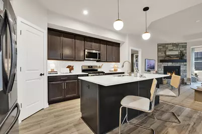 W204N17637  Laurel Pl, Jackson, WI 53037 - Photo 7