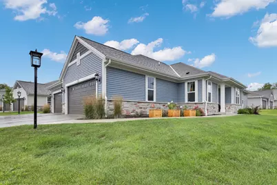 W204N17637  Laurel Pl, Jackson, WI 53037 - Photo 3