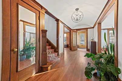 3405 N Hackett Ave, Milwaukee, WI 53211 - Photo 7