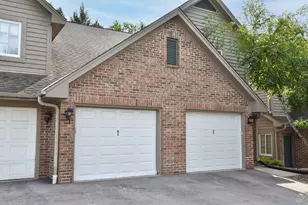 18575 Brookfield Lake Dr, Brookfield, WI 53045 - Photo 5