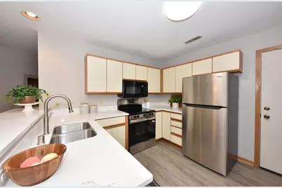 18575  Brookfield Lake Dr #61, Brookfield, WI 53045 - Photo 11