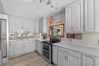 7485 S Highfield Ct, Oak Creek, WI 53154 - Photo 7