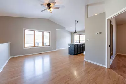 634  Victoria Ln, Onalaska, WI 54650 - Photo 7