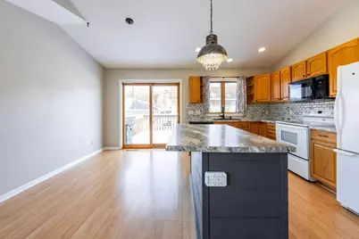 634  Victoria Ln, Onalaska, WI 54650 - Photo 3