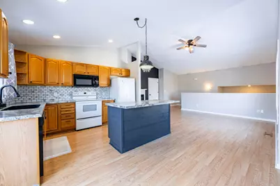 634  Victoria Ln, Onalaska, WI 54650 - Photo 5