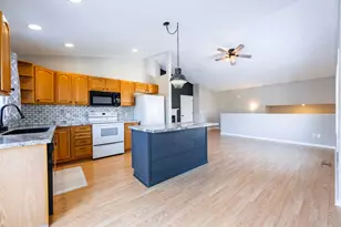 634 Victoria Ln, Onalaska, WI 54650 - Photo 5