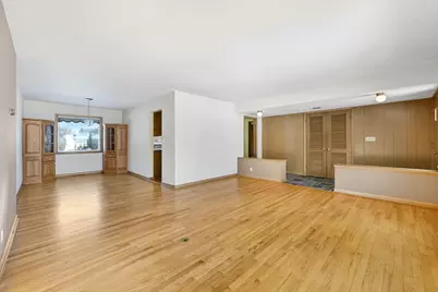 6046 S 22nd St, Milwaukee, WI 53221 - Photo 9