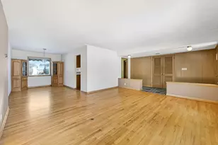 6046 S 22nd St, Milwaukee, WI 53221 - Photo 9