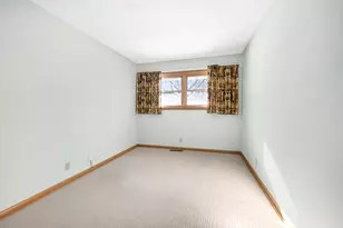 6046 S 22nd St, Milwaukee, WI 53221 - Photo 23