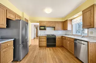 6046 S 22nd St, Milwaukee, WI 53221 - Photo 3