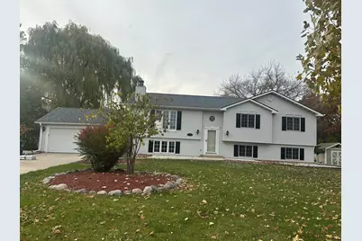 7765 S Mission Dr, Franklin, WI 53132 - Photo 3