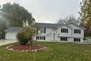 7765 S Mission Dr, Franklin, WI 53132 - Photo 3