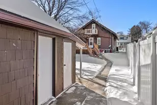 923 N 8th St, Manitowoc, WI 54220 - Photo 5