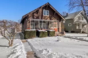 923 N 8th St, Manitowoc, WI 54220 - Photo 3