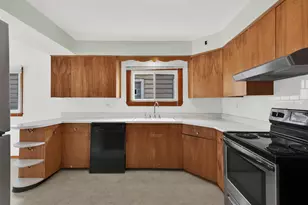 2065 S 71st St, West Allis, WI 53219 - Photo 11