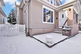 2065 S 71st St, West Allis, WI 53219 - Photo 3