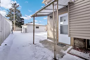 2065 S 71st St, West Allis, WI 53219 - Photo 23