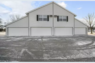 183  Minz Park Cir #2, West Bend, WI 53095 - Photo 3