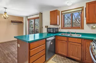 1350 Fireside Cir, Oshkosh, WI 54901 - Photo 7