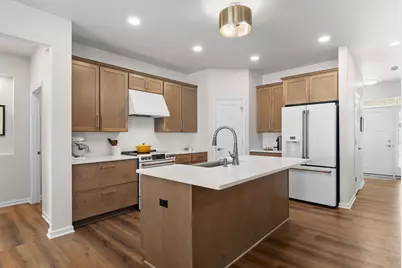 372  Vintage Dr, Sheboygan Falls, WI 53085 - Photo 3