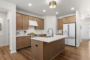 372 Vintage Dr, Sheboygan Falls, WI 53085 - Photo 3