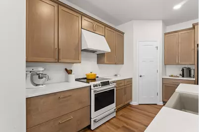 372  Vintage Dr, Sheboygan Falls, WI 53085 - Photo 5