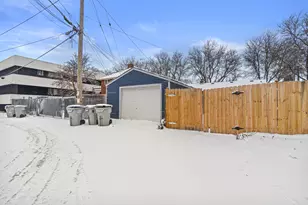 2417 W Roosevelt Dr, Milwaukee, WI 53209 - Photo 15