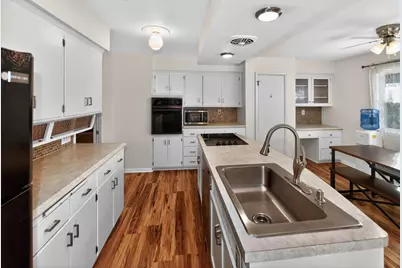 9605 W Fiebrantz Ave, Wauwatosa, WI 53222 - Photo 9