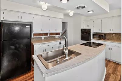 9605 W Fiebrantz Ave, Wauwatosa, WI 53222 - Photo 7