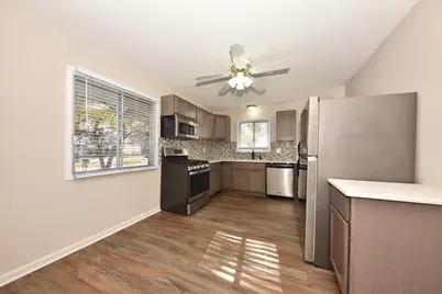 8271 N 106th St, Milwaukee, WI 53224 - Photo 9