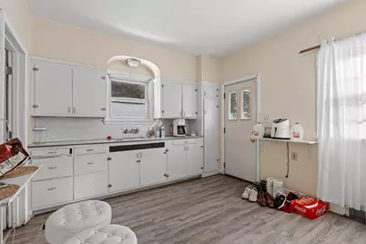 1617 S 10th St, Manitowoc, WI 54220 - Photo 5