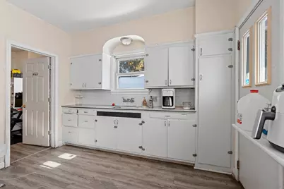 1617 S 10th St, Manitowoc, WI 54220 - Photo 3